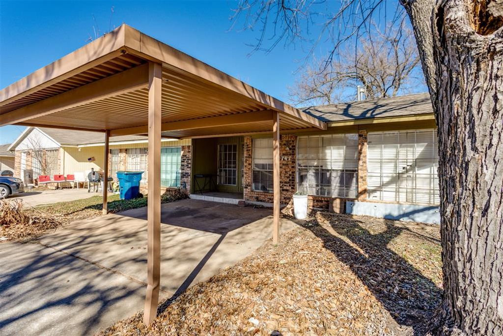 Image 3 of property listing at 8741 Saint George Way, Midwest City, OK 73110