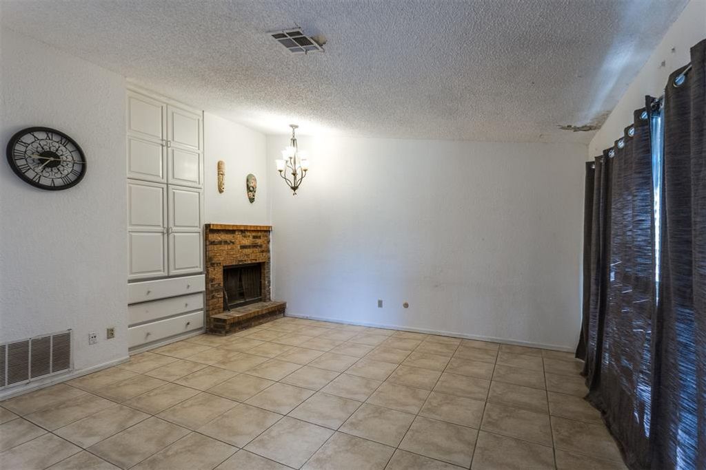 Image 5 of property listing at 8741 Saint George Way, Midwest City, OK 73110