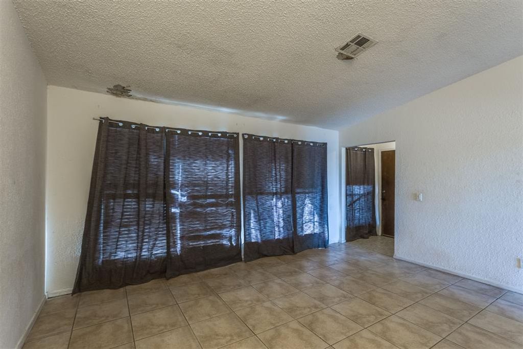 Image 9 of property listing at 8741 Saint George Way, Midwest City, OK 73110