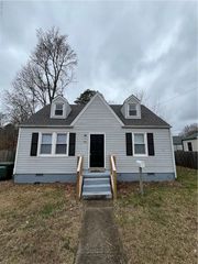 32 Cornwall TER, Hampton, VA 23666