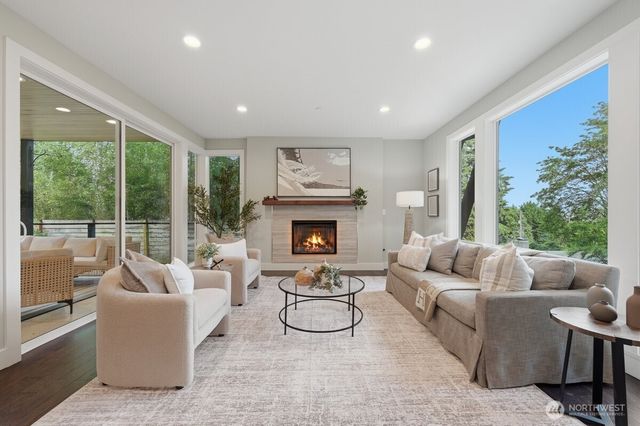 19535 53rd Avenue NE, Lake Forest Park, WA 98155