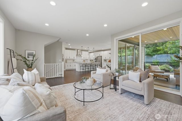 19535 53rd Avenue NE, Lake Forest Park, WA 98155