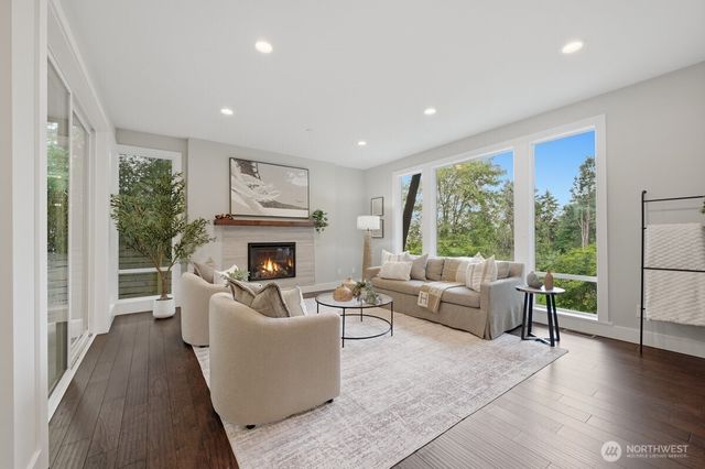 19535 53rd Avenue NE, Lake Forest Park, WA 98155