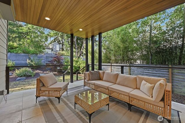 19535 53rd Avenue NE, Lake Forest Park, WA 98155