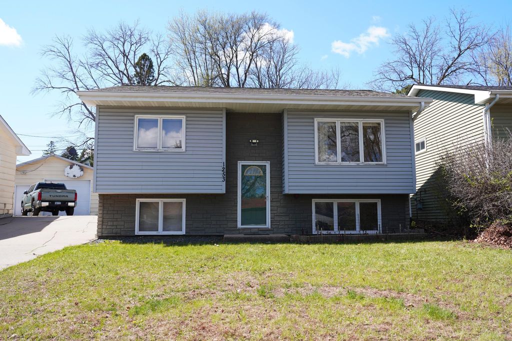 1253 Clark Street, Saint Paul, MN 55130