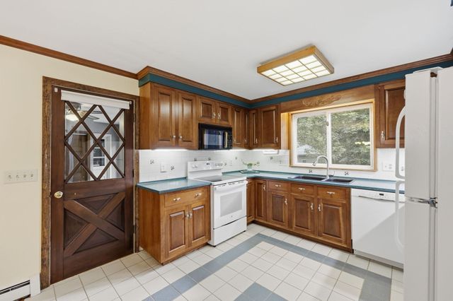 330 Ventura St, Ludlow, MA 01056