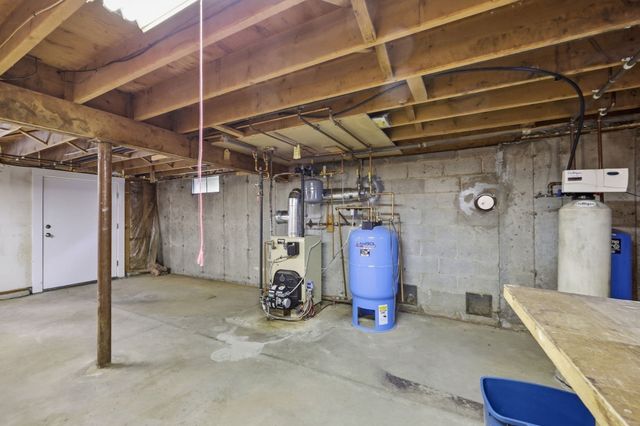 330 Ventura St, Ludlow, MA 01056