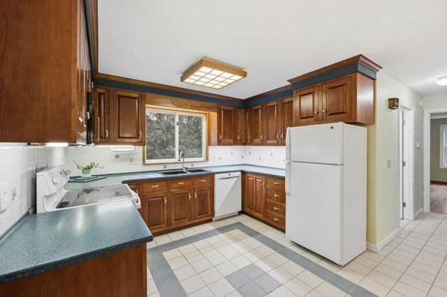 330 Ventura St, Ludlow, MA 01056