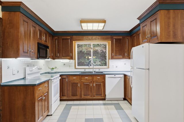330 Ventura St, Ludlow, MA 01056