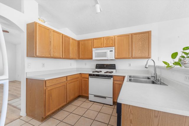 10104 Round Up Place SW, Albuquerque, NM 87121
