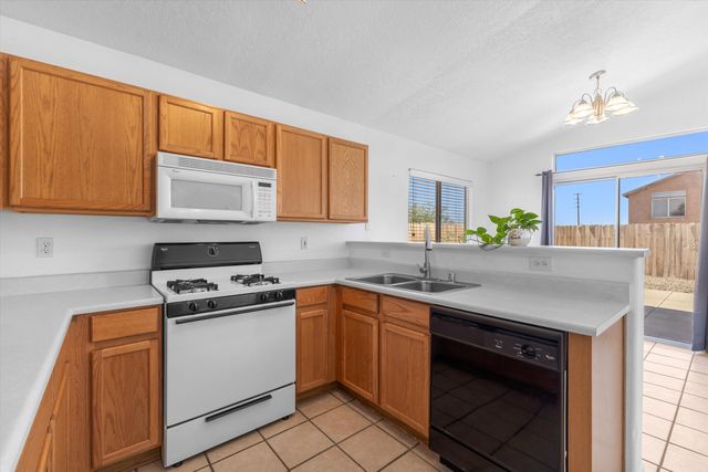 10104 Round Up Place SW, Albuquerque, NM 87121