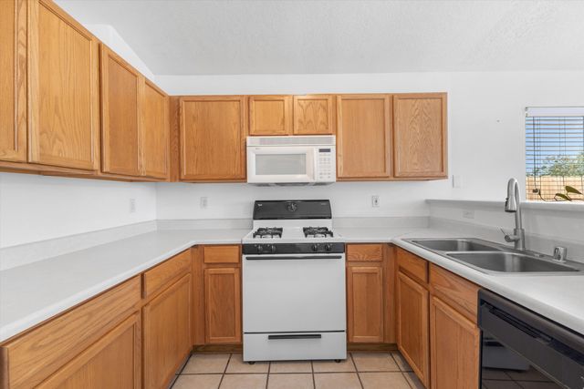 10104 Round Up Place SW, Albuquerque, NM 87121