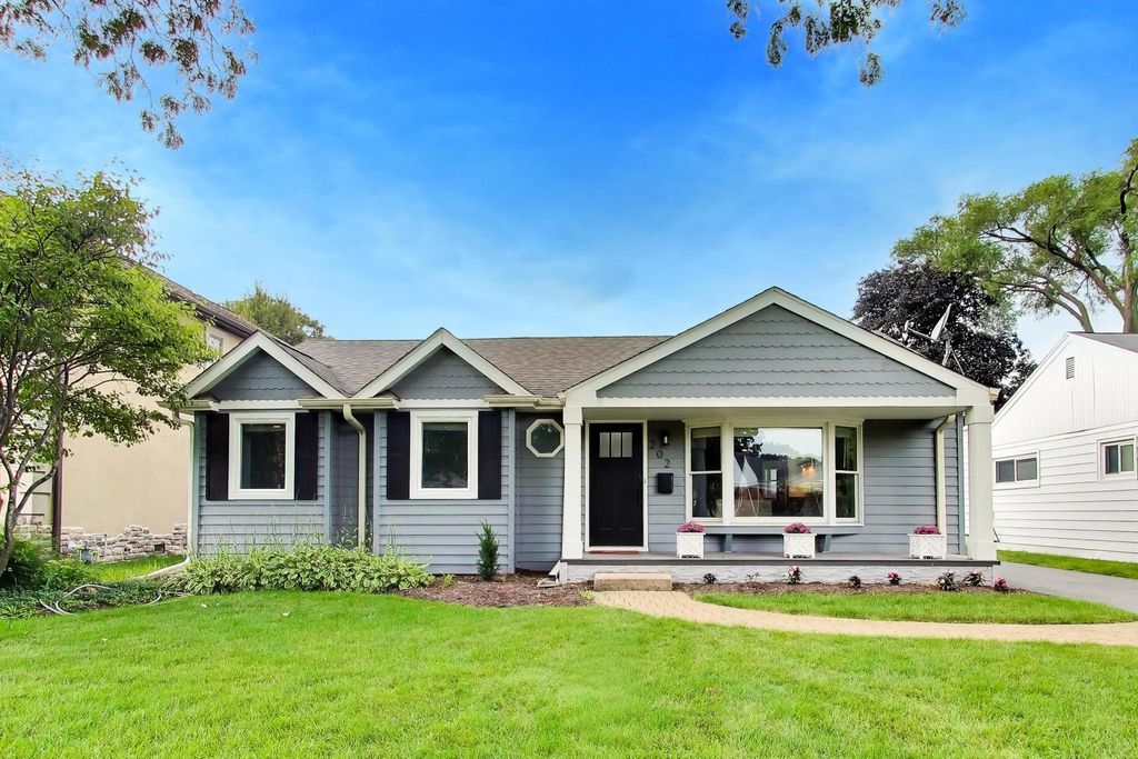 202 N Prospect Manor Avenue, Mount Prospect, IL 60056 — exterior