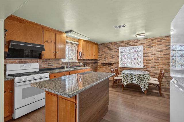 3649 Ripley St, Sacramento, CA 95838