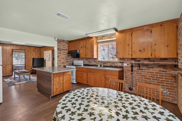 3649 Ripley St, Sacramento, CA 95838