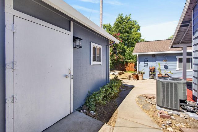 3649 Ripley St, Sacramento, CA 95838