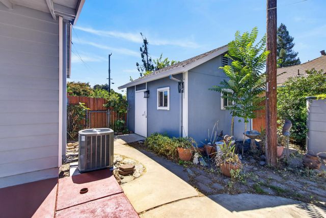 3649 Ripley St, Sacramento, CA 95838