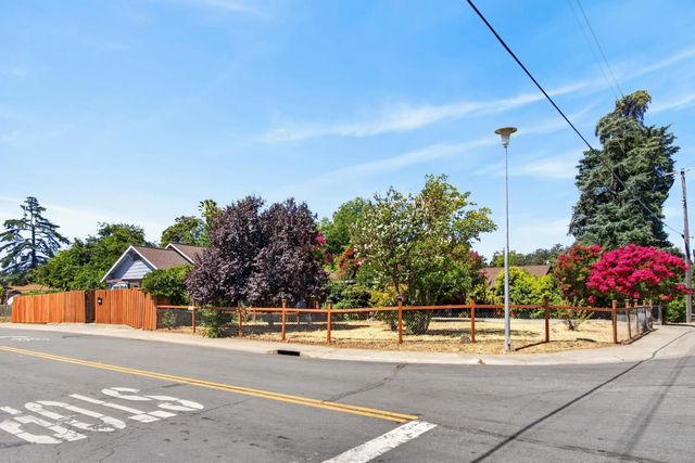 3649 Ripley St, Sacramento, CA 95838