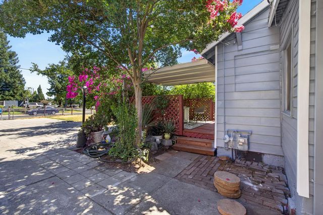 3649 Ripley St, Sacramento, CA 95838