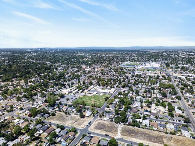3649 Ripley St, Sacramento, CA 95838