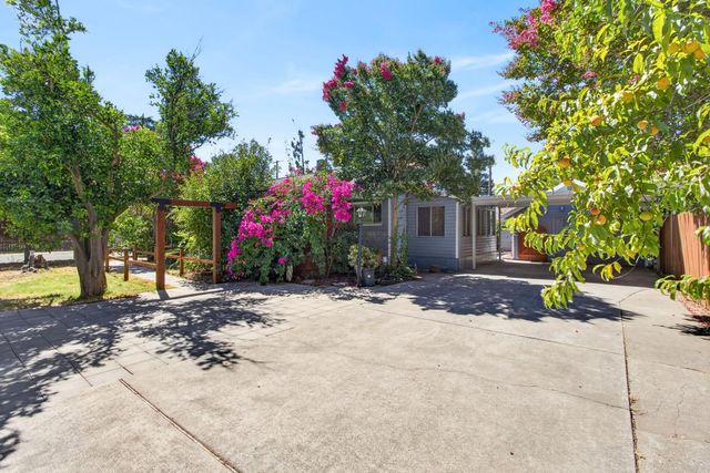 3649 Ripley St, Sacramento, CA 95838