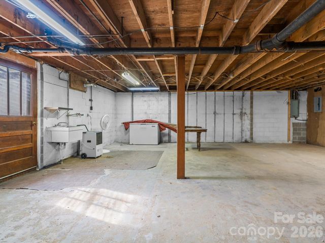 200 Canterbury Road, Cullowhee, NC 28723