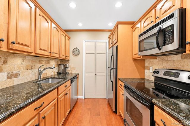 107 Richmond Boulevard 4B, Ronkonkoma, NY 11779