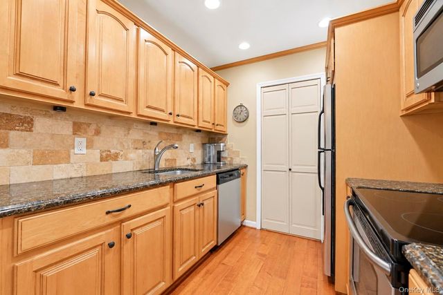 107 Richmond Boulevard 4B, Ronkonkoma, NY 11779