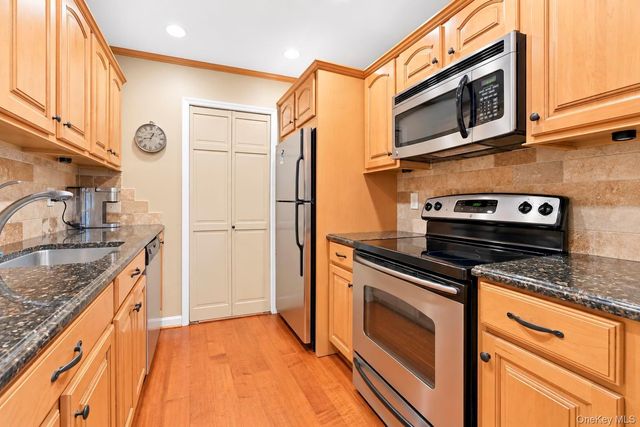 107 Richmond Boulevard 4B, Ronkonkoma, NY 11779