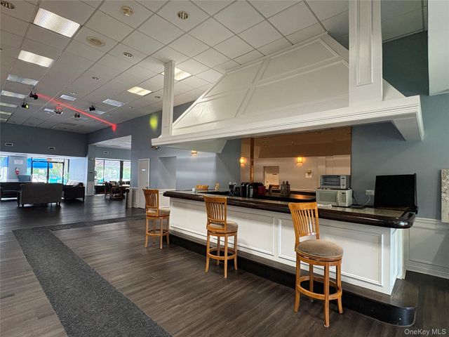 107 Richmond Boulevard 4B, Ronkonkoma, NY 11779