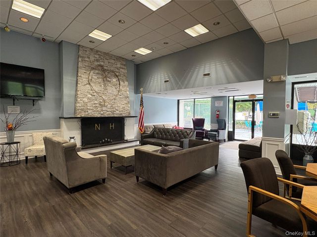 107 Richmond Boulevard 4B, Ronkonkoma, NY 11779