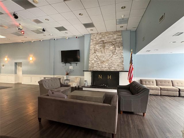 107 Richmond Boulevard 4B, Ronkonkoma, NY 11779