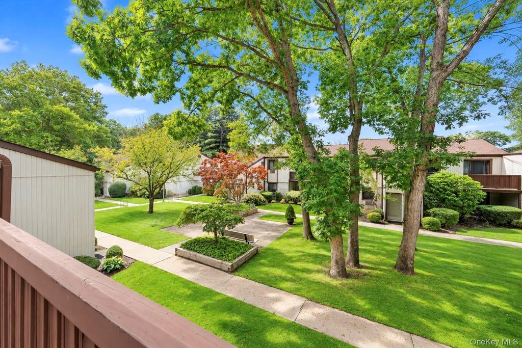 107 Richmond Boulevard 4B, Ronkonkoma, NY 11779 — photo 5