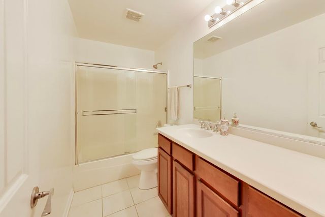 651 W Division Street A, Chicago, IL 60610
