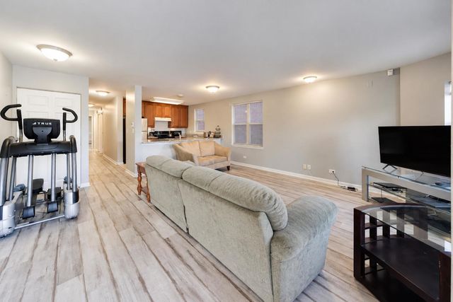 651 W Division Street A, Chicago, IL 60610