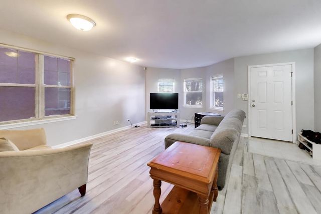 651 W Division Street A, Chicago, IL 60610