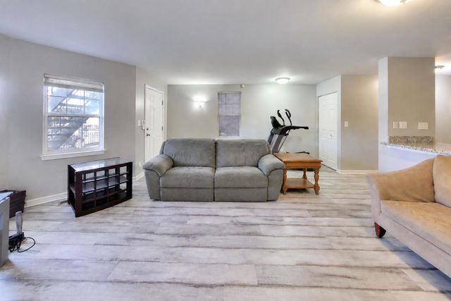 651 W Division Street A, Chicago, IL 60610