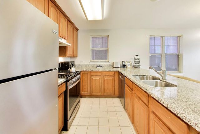 651 W Division Street A, Chicago, IL 60610