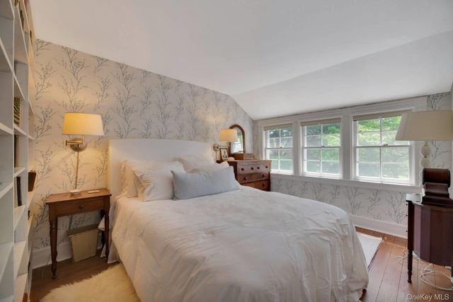 90 Old Depot Road, Quogue, NY 11959