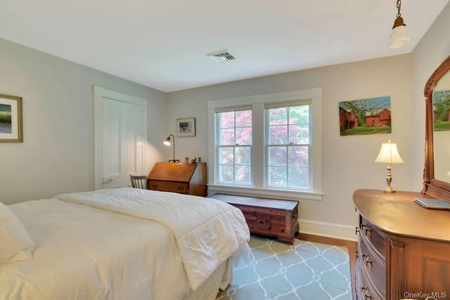 90 Old Depot Road, Quogue, NY 11959