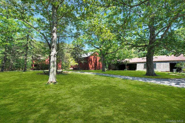 90 Old Depot Road, Quogue, NY 11959