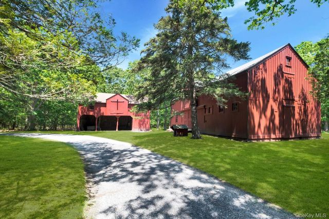 90 Old Depot Road, Quogue, NY 11959