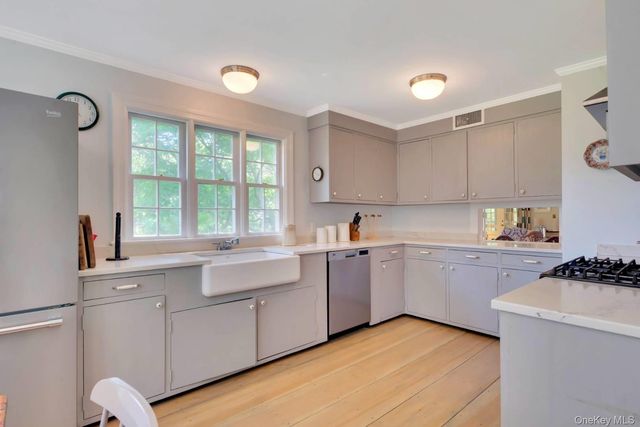 90 Old Depot Road, Quogue, NY 11959