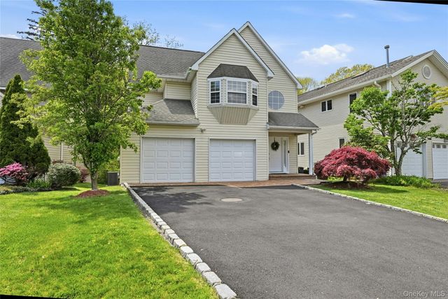 9 Oxford Court, Wheatley Heights, NY 11798