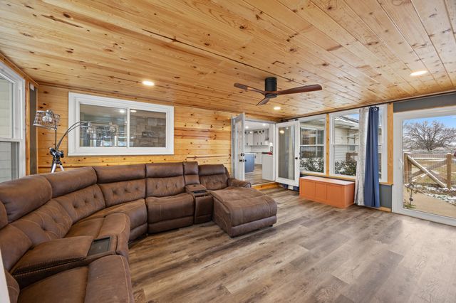 864 Escondida Road, Paris, KY 40361