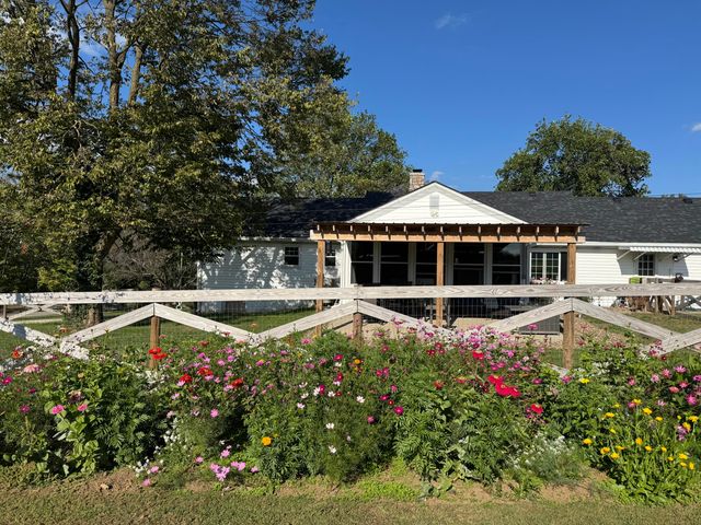 864 Escondida Road, Paris, KY 40361