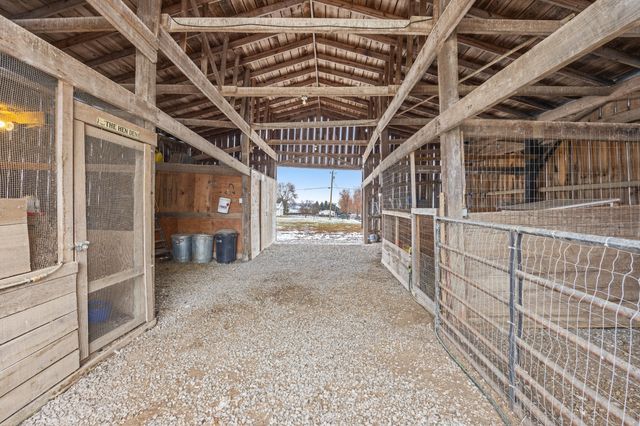 864 Escondida Road, Paris, KY 40361