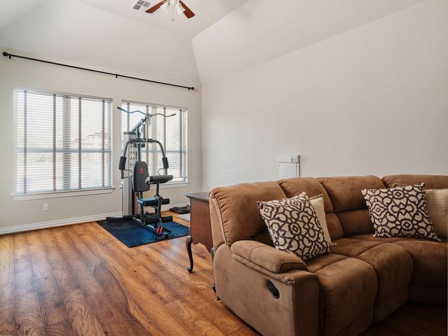 2721 Vista Heights DR, Leander, TX 78641