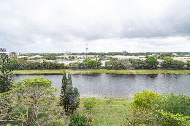 2202 S Cypress Bend Drive 706, Pompano Beach, FL 33069