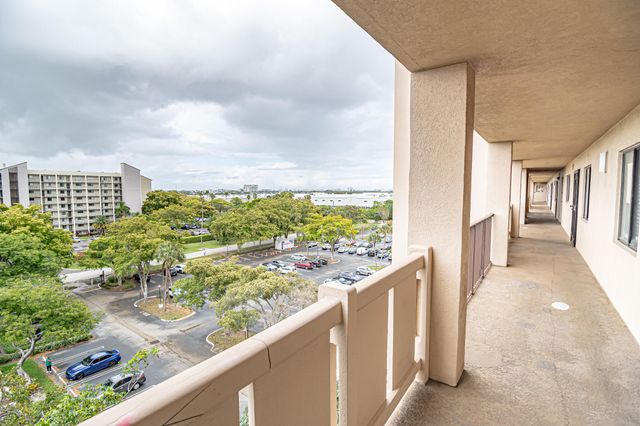 2202 S Cypress Bend Drive 706, Pompano Beach, FL 33069